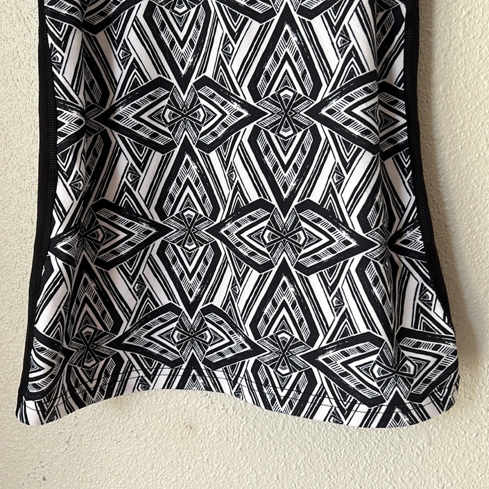 Ivivva Tank Top Girls Black and White Geometric Print Athletic Girls Size 12 - Picture 3 of 8
